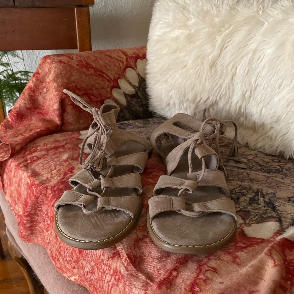 Lightly worn sandales